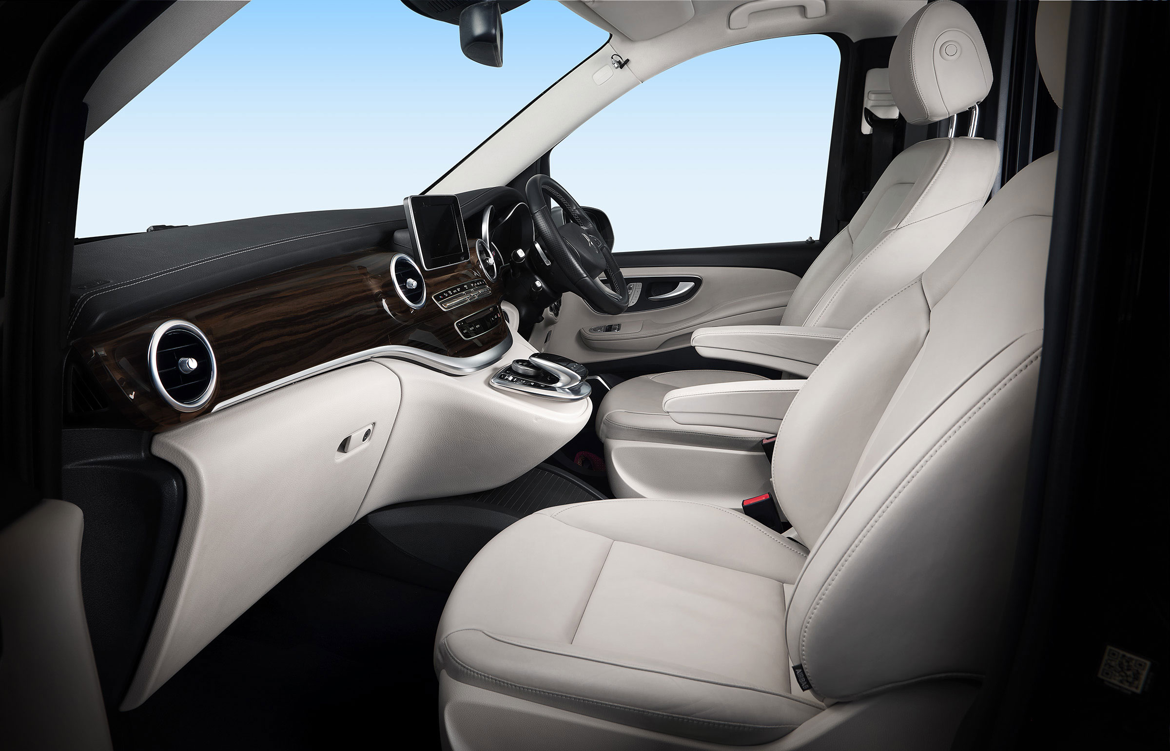 Mercedes Luxury Vannnn